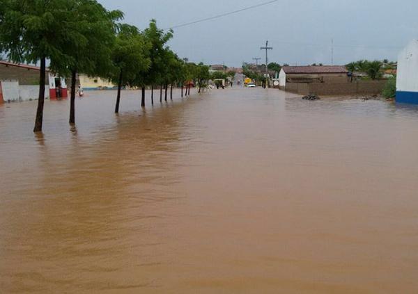 Devido às chuvas, Dom Inocêncio sofre com falta de alimentos e gasolina.(Imagem:Cidadeverde.com)