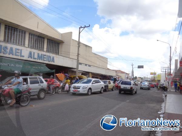 Avenida Bucar Neto, Centro de Floriano.(Imagem:FlorianoNews)
