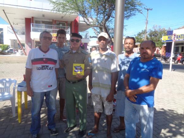 Entidades realizam panfletagem educativa no centro de Floriano.(Imagem:FlorianoNews)