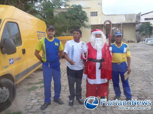 Crianças recebem primeiros presentes do Papai Noel dos Correios em Floriano.(Imagem:FlorianoNews)