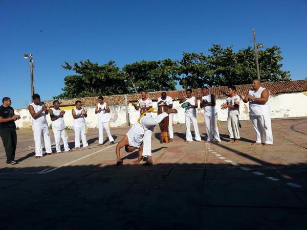 3º BPM ofereceu café da manhã aos alunos da APAE de Floriano.(Imagem:Reprodução/Facebook)