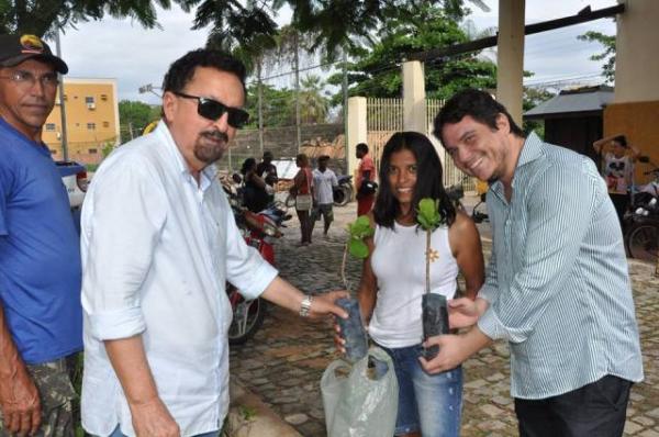 SDR realiza distribuição de sementes de feijão e mudas de caju.(Imagem:SECOM)