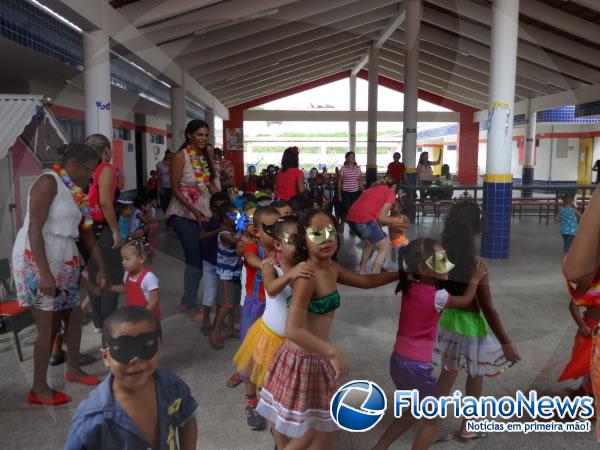 Estudantes participam de bailes carnavalescos em Floriano(Imagem:FlorianoNews)