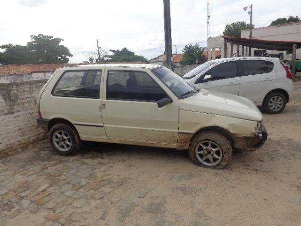 Carro roubado no centro de Floriano é recuperado nas proximidades do aeroporto.(Imagem:FlorianoNews)