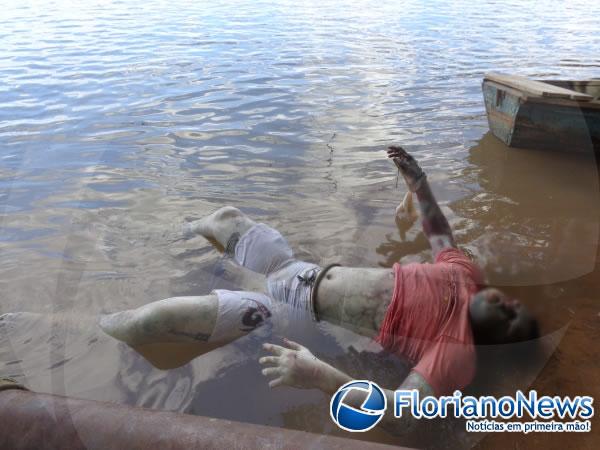 Homem &eacute; encontrado morto no rio Parna&iacute;ba.(Imagem:FlorianoNews)