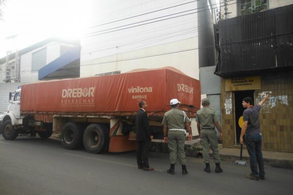 Iniciada opera&ccedil;&atilde;o de desobstru&ccedil;&atilde;o do tr&acirc;nsito no centro de Floriano.(Imagem:FlorianoNews)