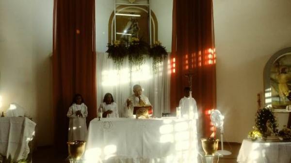 Fieis participam da abertura dos festejos de Nossa Senhora das Mercês no Tiberão.(Imagem:FlorianoNews)