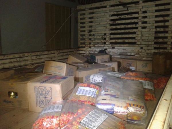 Mercadorias foram encontradas na carroceria de um caminhão.(Imagem:Divulgação/Polícia Militar)
