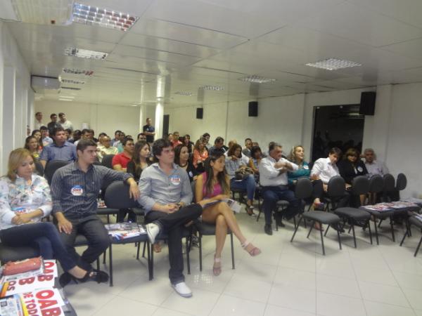 Celso Narros Neto participou de encontro com advogados em Floriano.(Imagem:lorianoNews)