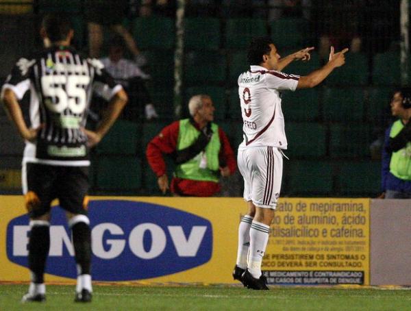 Fred comemora um dos gols contra o Figueirense.(Imagem:Cristiano Andujar/Photocamera)