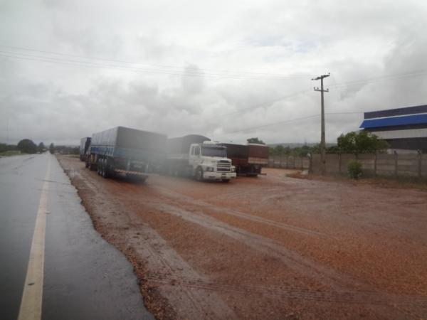 Caminhoneiros reclamam do desconforto de Atacado em Barão de Grajaú.(Imagem:FlorianoNews)