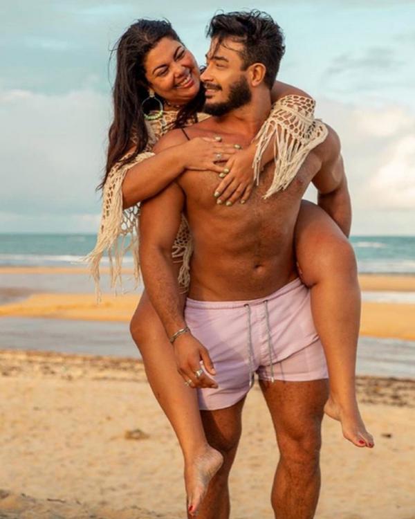 Fabiana Karla e o noivo, Diogo.(Imagem:Bezerra/Reprodução Instagram)