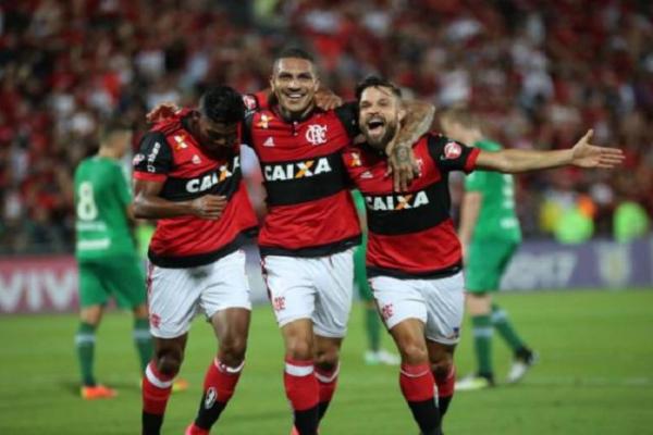 Guerrero faz três e Flamengo massacra a Chapecoense na Ilha do Urubu.(Imagem:Gilvan de Souza/CRF)