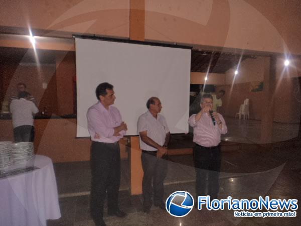 Candidato a deputado estadual Gustavo Neiva participa de debate em Floriano.(Imagem:FlorianoNews)