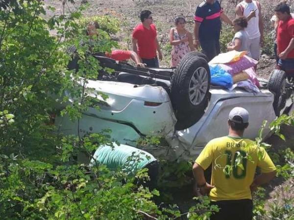 Quatro pessoas ficam feridas após capotar veículo na BR-343.(Imagem:Jornal da Parnaíba)