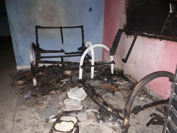 Bandidos arrombam e ateiam fogo em residência em Floriano.(Imagem:Jc24horas)