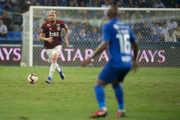 Léo Duarte em sua última aparição com a camisa do Flamengo: na derrota por 2 a 0 para o Emelec, em Guaiaquil.(Imagem:Alexandre Vidal / Flamengo)