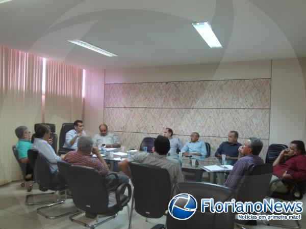 Prefeito se reúne com vereadores para apresentar planejamento para o ano legislativo de 2014.(Imagem:FlorianoNews)