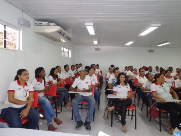 Funcionários da Cajueiro Motos participaram de treinamento sobre Gestão de Pessoas e Recursos Humanos.(Imagem:FlorianoNews)