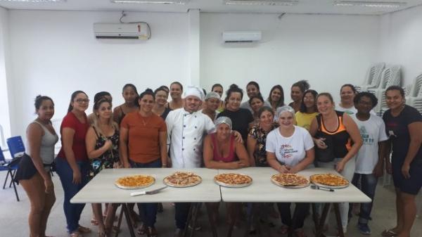 Curso de Pizza e de Confeitaria são oferecidos pela Assistência Social de Floriano.(Imagem:SECOM)