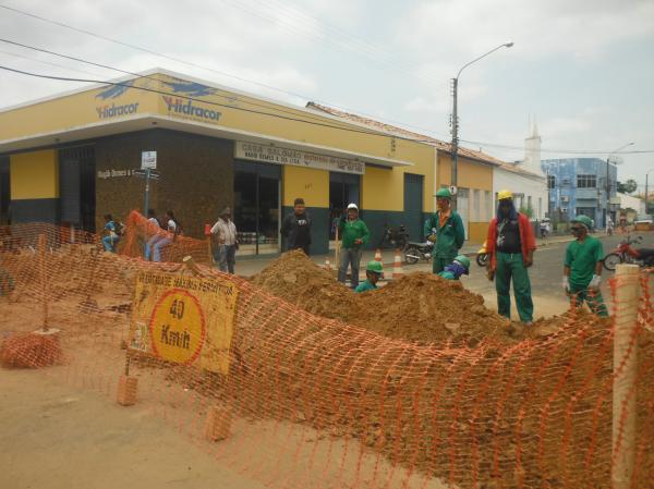 Problemas no abastecimento de água apareceram com mais frequência devido as obras de Esgoto Sanitário em Floriano.(Imagem:FlorianoNews)