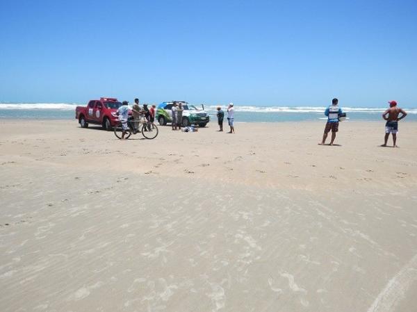 Corpo de homem foi encontrado na praia de Atalaia.(Imagem:Daniel Santos)