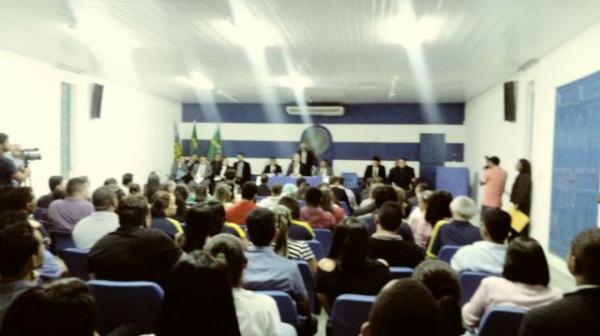 Poder Legislativo de Floriano abre trabalhos com mensagem do Executivo.(Imagem:FlorianoNews)