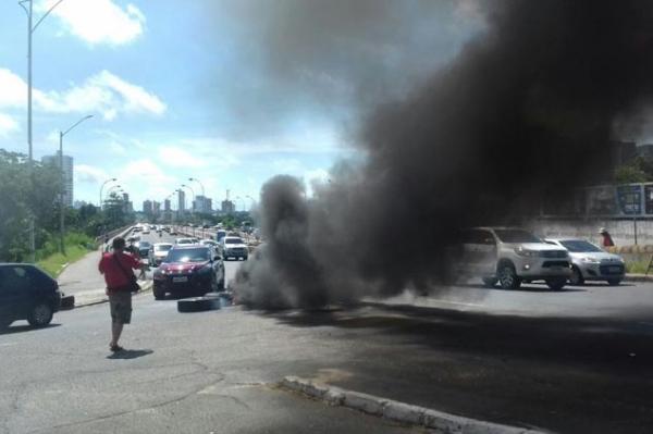 Greve geral contra reformas bloqueia ruas e lojistas baixam as portas no Centro.(Imagem:Cidadeverde.com)