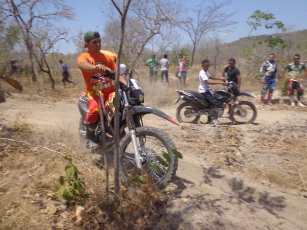 Pilotos participaram do 1º Enduro do Riacho em Floriano.(Imagem:FlorianoNews)