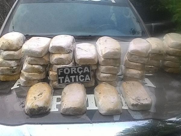 Foram 47 quilos de crack em um terreno.(Imagem:Divulgação/PM)