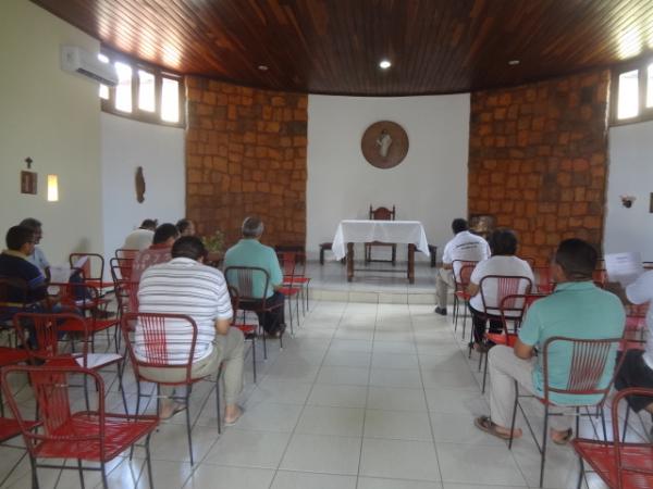 Padres participaram de encontro na Diocese de Floriano.(Imagem:FlorianoNews)