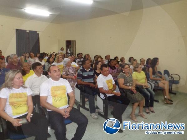 Padre Nylfranyo lança livro sobre vivência espiritual.(Imagem:FlorianoNews)