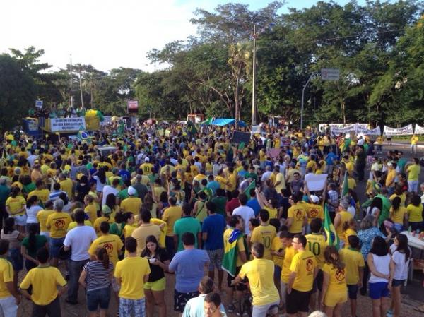 Manifestação contra a presidente juntou milhares de pessoas em Teresina.(Imagem:Ellyo Teixeira/G1)