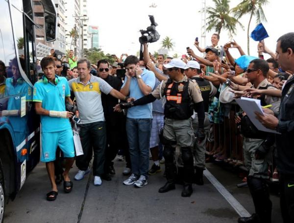 Neymar deixa hotel rumo à academia.(Imagem:Mowa Press)
