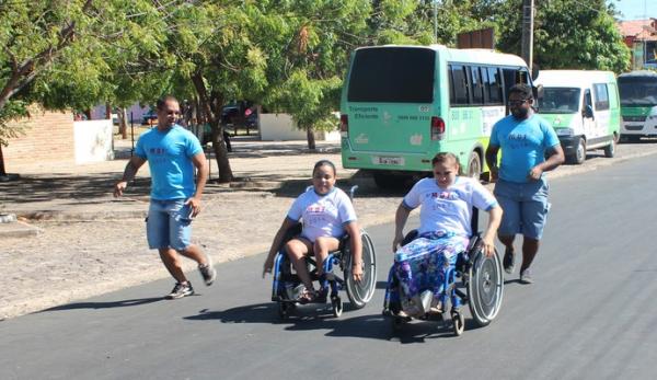 Cadeirantes participando da tradicional Maratona do bairro Planalto Uruguai.(Imagem:Wenner Tito)