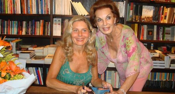 Adalgisa Colombo ao lado de Vera Fischer no lançamento da autobiografia da atriz em 2007.(Imagem:Rodrigo Vianna/G1)