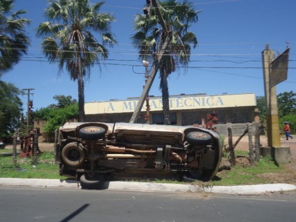 Vice-prefeito sofre acidente e capota carro em Floriano.(Imagem:FlorianoNews)