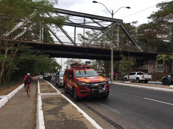 O corpo de um homem ainda não identificado foi encontrado por volta das 10h30 da manhã desta segunda-feira (30) no Rio Parnaíba em Teresina.(Imagem:Murilo Lucena/ G1 PI)