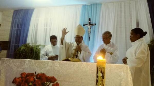 Dom Edivalter celebra missa de encerramento dos festejos de Santa Beatriz em Floriano.(Imagem:FlorianoNews)