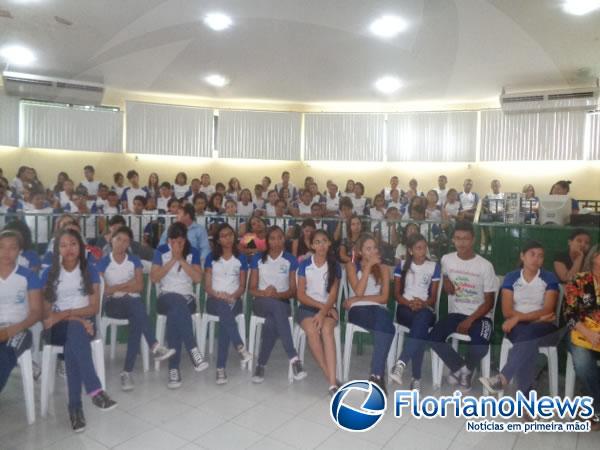 Osvaldo da Costa e Silva promove palestra sobre valores.(Imagem:FlorianoNews)