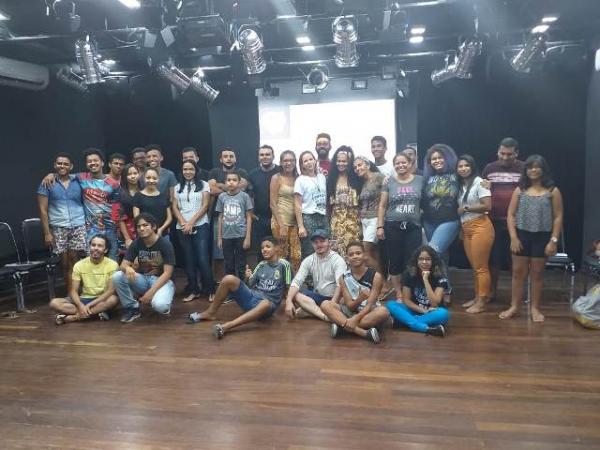 Brincantes de Floriano realizam 1º aula da Oficina de Formação para atores de teatro e cinema.(Imagem:Ascom Brincantes)