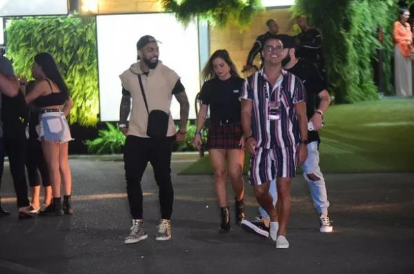 Bruna Griphao vai embora com Gabigol e amigos do jogador.(Imagem:Leo Franco/AgNews)