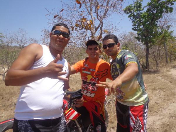 Pilotos participaram do 1º Enduro do Riacho em Floriano.(Imagem:FlorianoNews)