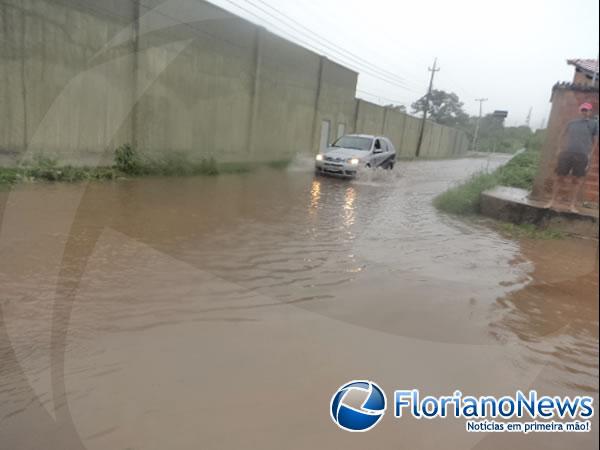 Chuvas deixam ruas de Floriano alagadas.(Imagem:FlorianoNews)