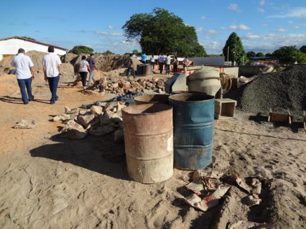 Prefeito visita obras de Unidade Básica de Saúde em Floriano. (Imagem:FlorianoNews)