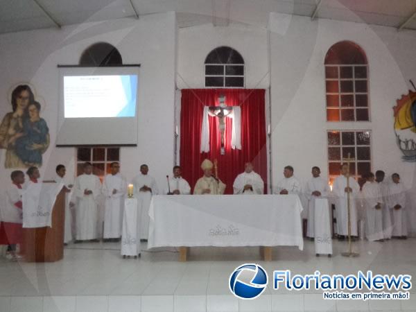 Padre Nilfrânio toma posse na Paróquia Senhora Sant'Ana em Floriano.(Imagem:FlorianoNews)