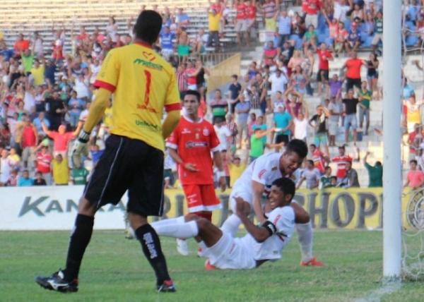 Capitão Paulo Paraíba marca primeiro gol da vitória do Galo sobre o Imperatriz.(Imagem:Emanuele Madeira)