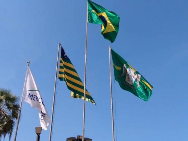 Semana da Pátria inicia com hasteamento das bandeiras em Floriano.(Imagem:FlorianoNews)