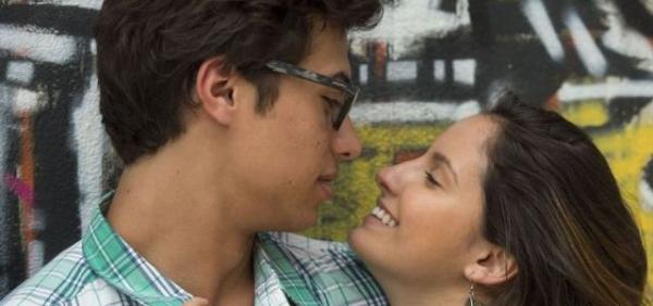 Amanda e Francisco Vitti assumem namoro(Imagem:Noticiasaominuto)