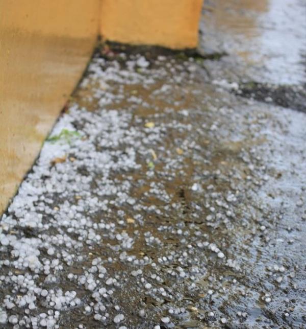 Chuva de granizo surpreende e causa transtornos em Monsenhor Gil.(Imagem:Arquivo Pessoal)